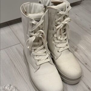 Levi's Women's Cream Combat Boots